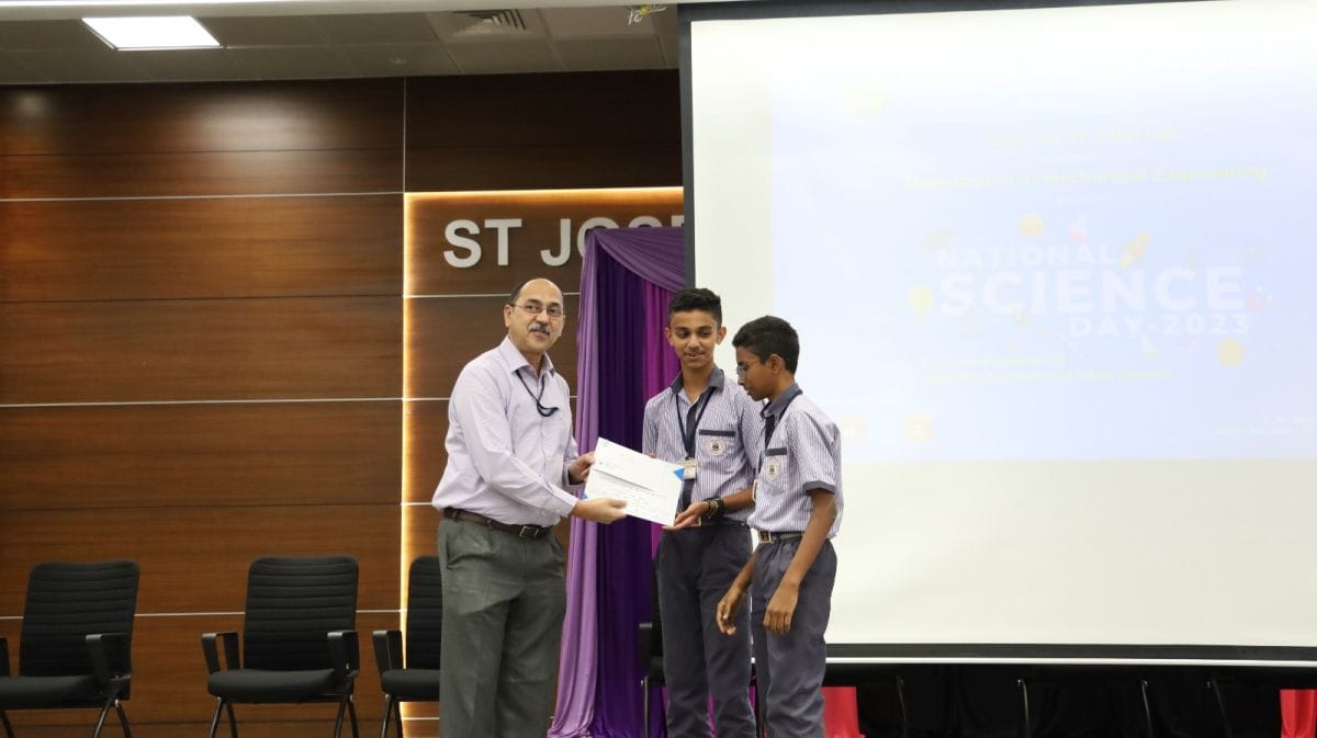 Vaibhav & Vidyuth emerge winners in Quiz organized by SJEC