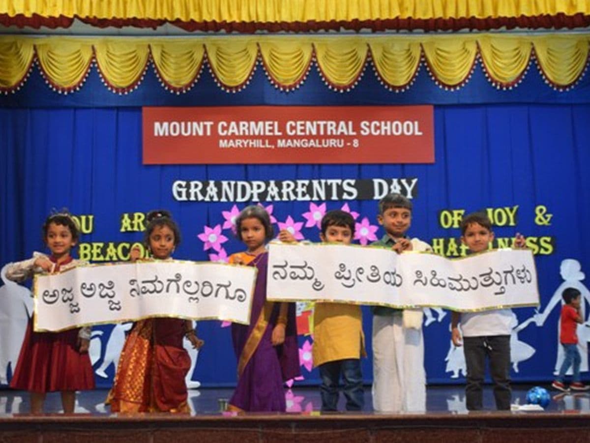 Our tiny tots pay a fitting tribute to their Grandparents